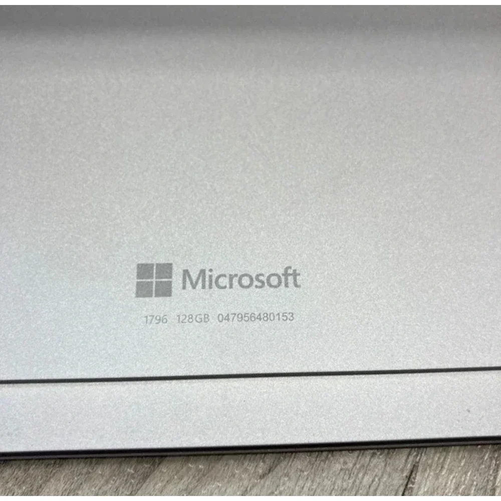 Microsoft Surface Pro 5 (Model 1796) – Intel‎ Core m3, 4GB RAM, 128GB SSD, 12.3